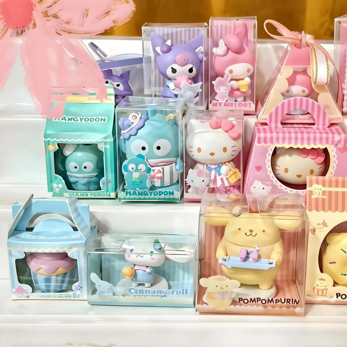 

Персонажи Sanrio Kawaii, мини-фигурки, десертный торт, слоеное печенье, слепая коробка, коллекция игрушек, настольные украшения, детские подарки на день рождения