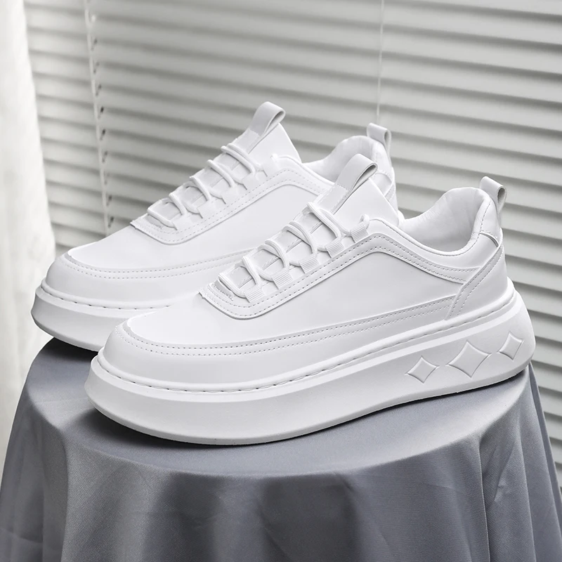 Zapatillas deportivas informales para hombre, de color blanco, con plataforma, ideales para actividades al aire libre, para correr, transpirables, ligeras, para caminar y que aportan altura.