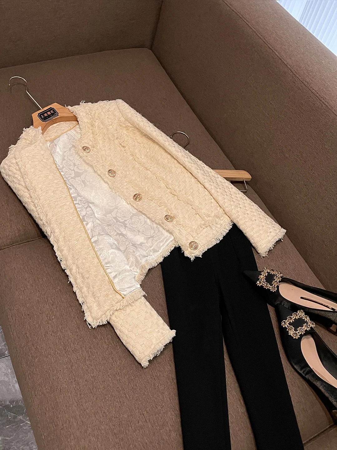 Ele Briti Sle Abrigo cruzado para mujer Abrigo con borlas hecho a mano Material de lana trenzada Ropa de oficina Largo Sve V-Ne