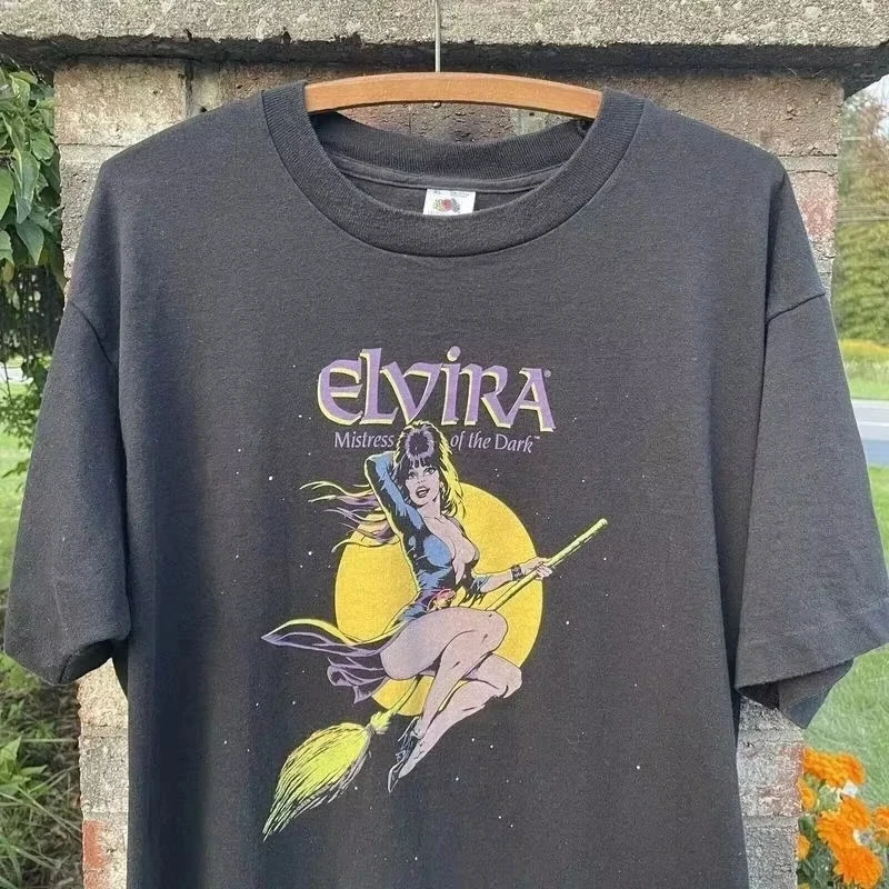 Classic 1990s Elvira Mistress of The Darkness Graphic Print T-shirt Men Women Crewneck Cotton Oversized Unisex T Shirt Couples