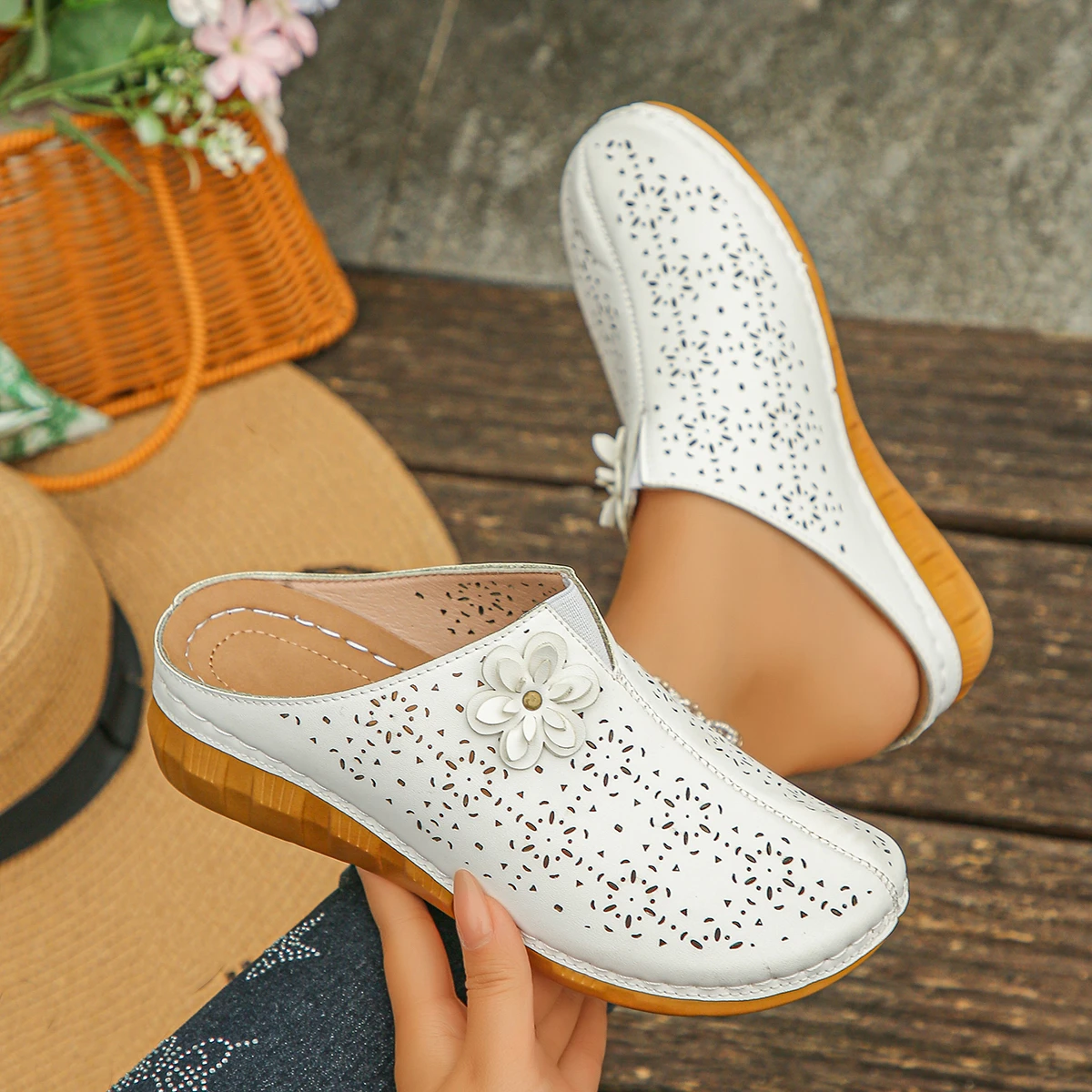 Trend Women Sandals 2026 New Hollow Out Mule Slippers Women Summer Retro Closed Toe Shoes Woman Plus Size Low Heels Beach Shoes