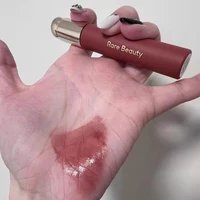 Rouges à lèvres brillants, lisses et transparents Rare Beauty qui complètent divers looks de maquillage, blush liquides, touche de raffinement pour le maquillage 6