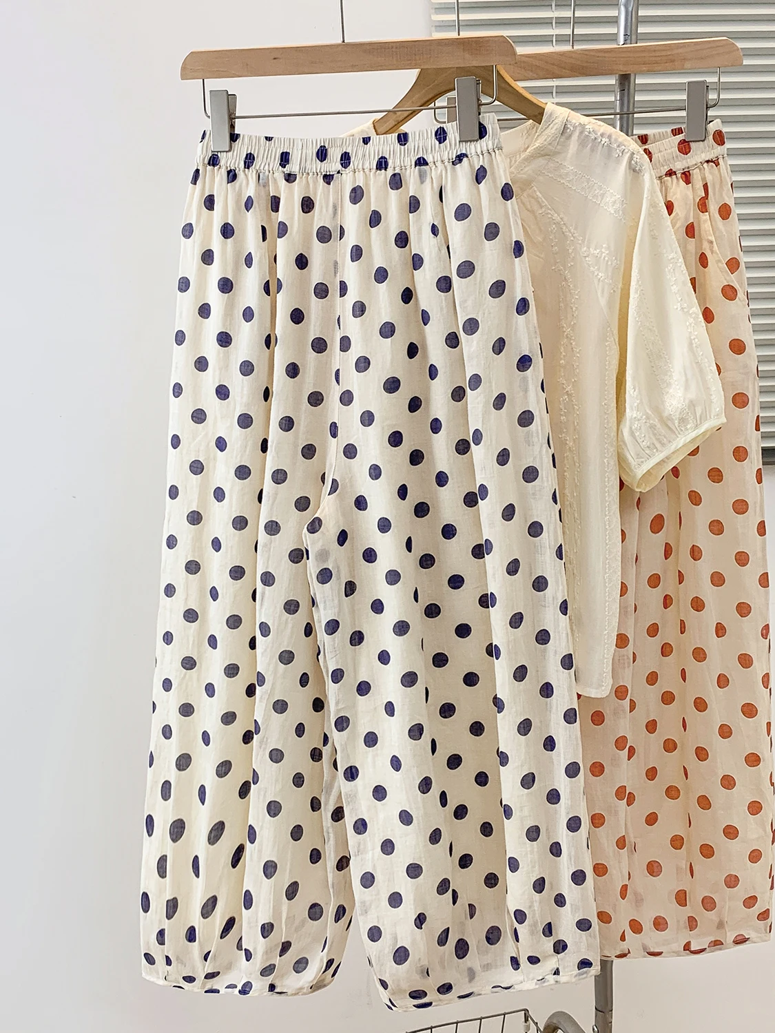 กางเกงขายาวผ้าลินินลายจุดทรงหลวมเอวยางยืดสองชั้นอเนกประสงค์ทรงหลวมกางเกงลำลองต่อต้านวัยสำหรับผู้หญิง