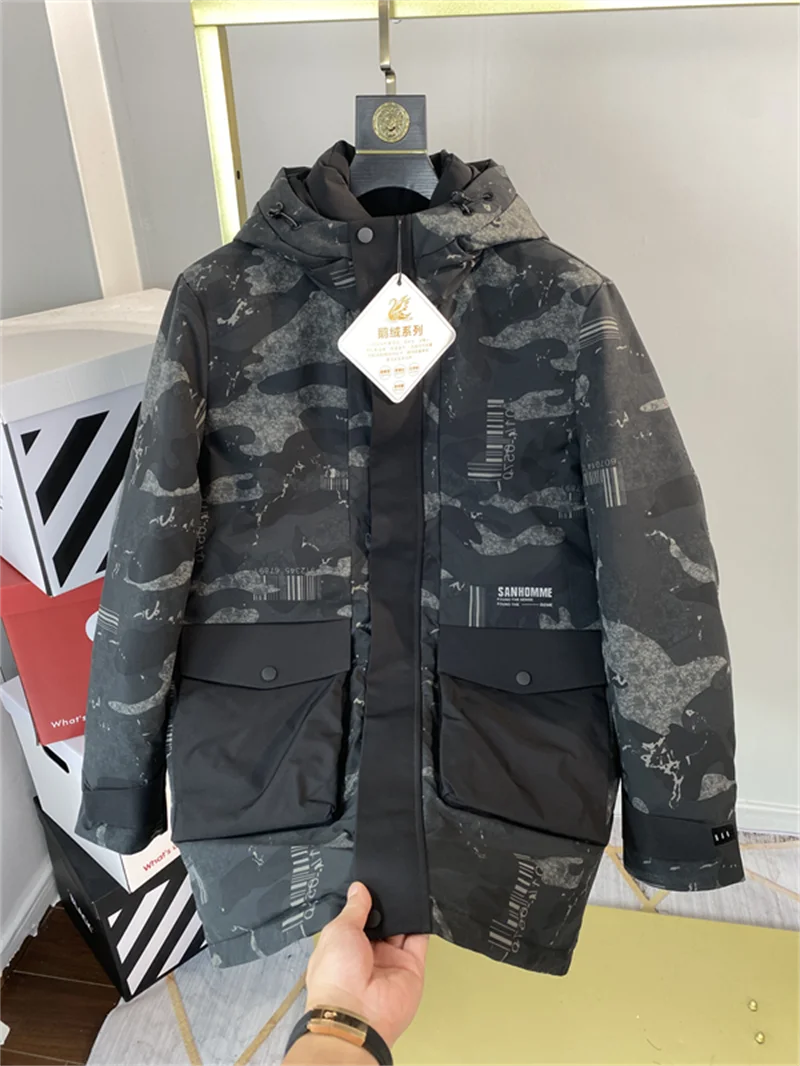 

Утепленная мужская зимняя рабочая куртка средней длины из камуфляжной ткани с наполнителем из белого гусиного пуха (уровень тепла 90), утолщенная полиэстером