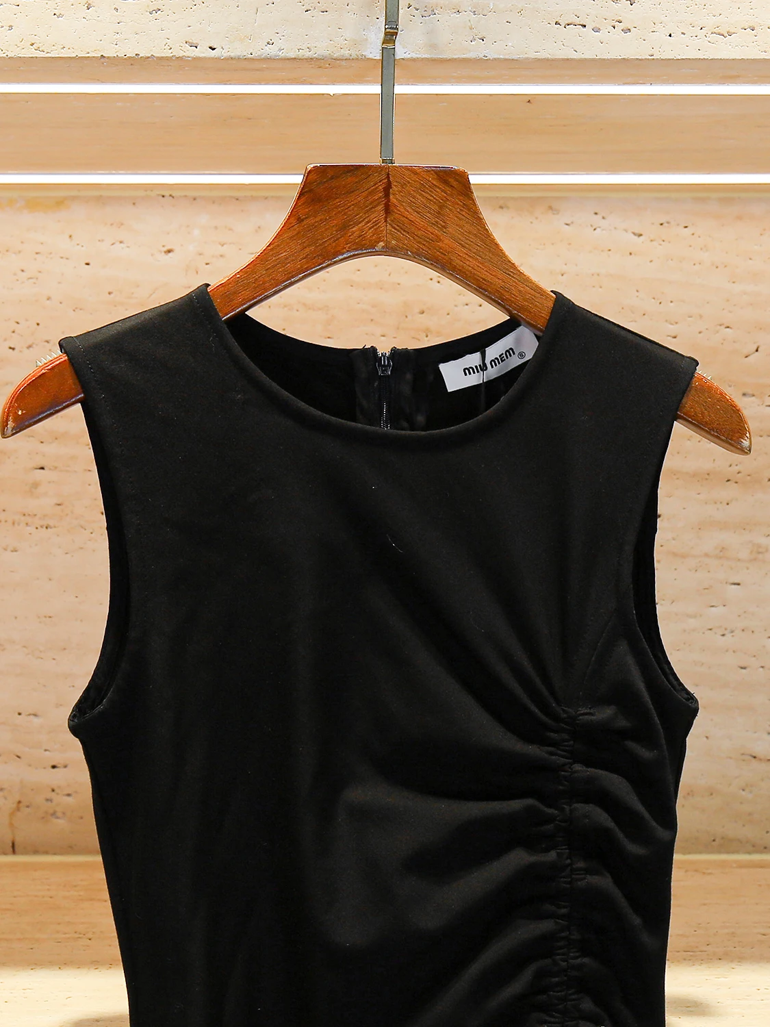 เสื้อกั๊กทรงสลิมสไตล์เฮปเบิร์นสำหรับฤดูร้อนระดับไฮเอนด์ พร้อมกระโปรงทรงเอวสูงแบบเรียบง่ายสำหรับผู้หญิง