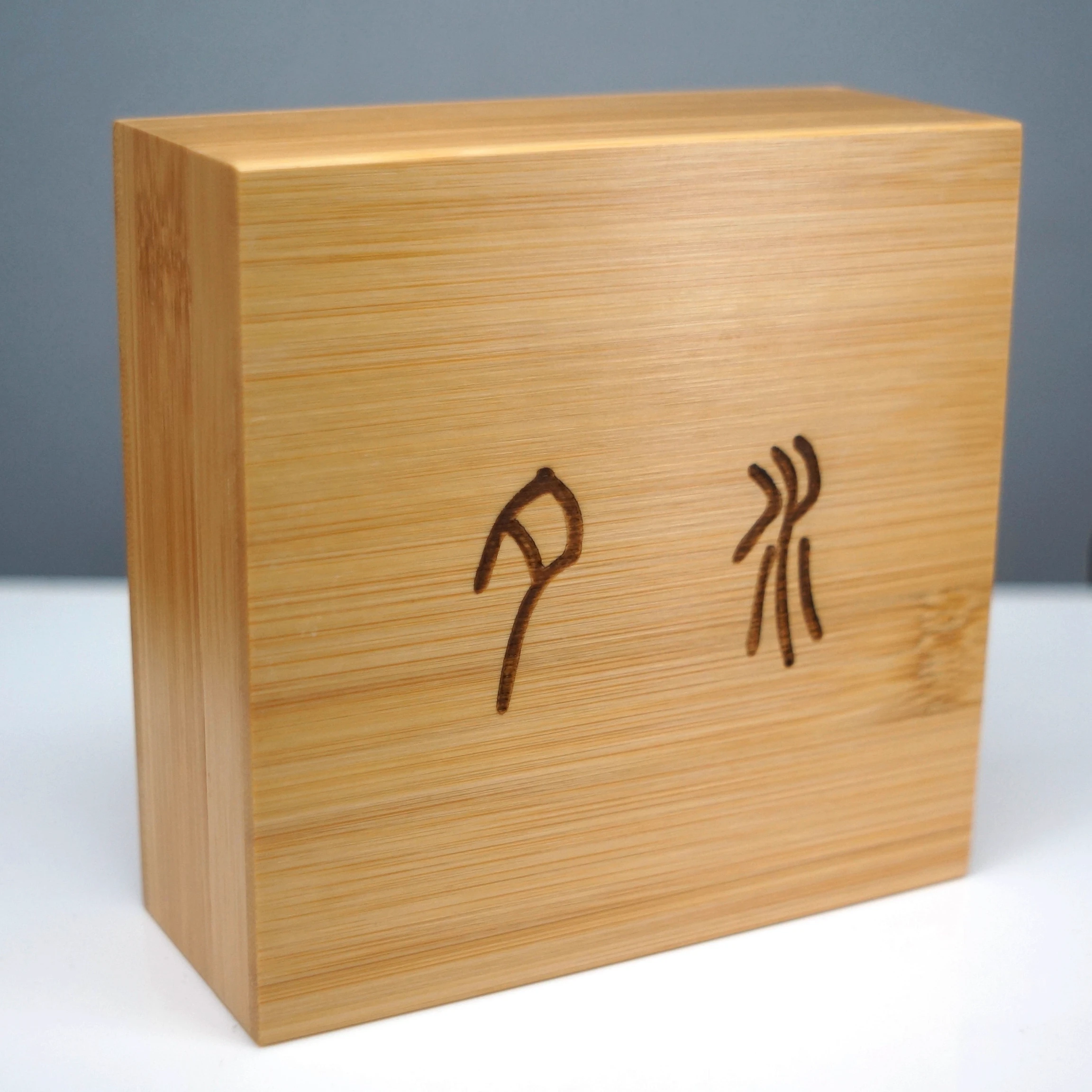 سماعات أذن AudioneXS100DLC تشبه الماس من ألياف الكربون الراتنج والألياف الكربونية الرائدة الديناميكية داخل الأذن (3 محولات قابلة للتبديل)