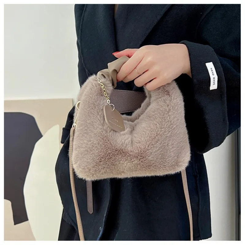 New Quality Women Winter Plush Faux Fur Mini Shoulder Bag Soft Cross-body Portable Autumn Casual Lady Handbag Girls Warm Bag