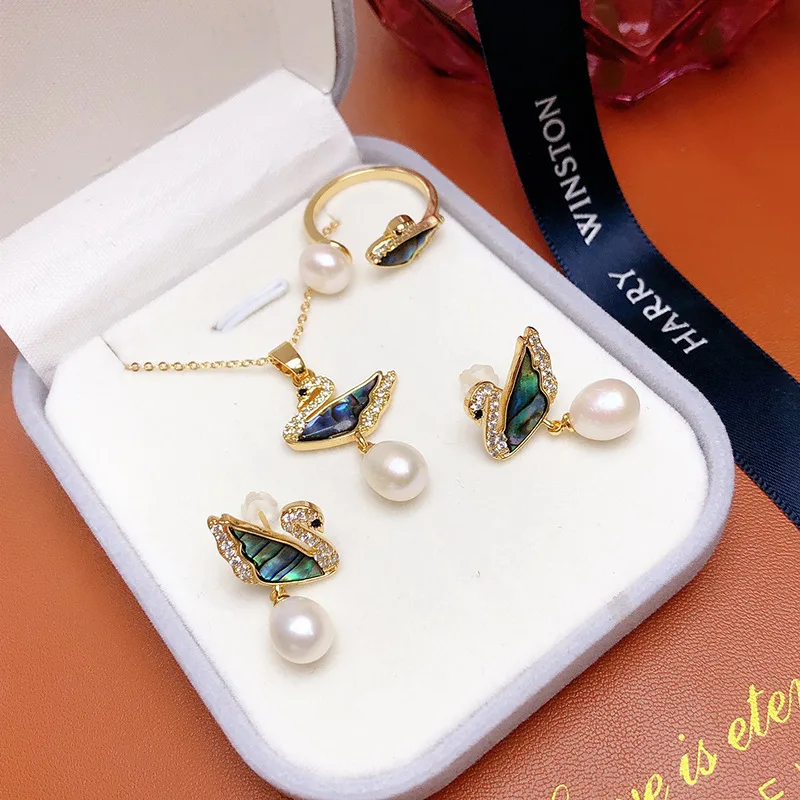 

Набор пресноводных жемчуг, браслет, серьги-подвески, ювелирные изделия из трех предметов, инкрустированная ракушкой из морского ушка, свежий стиль маленького лебедя