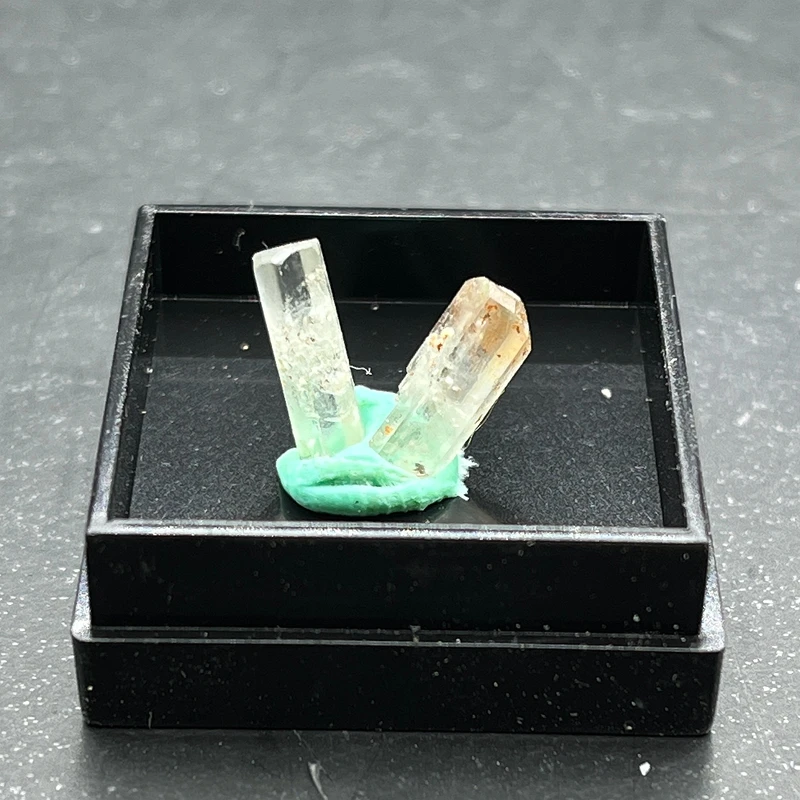 100%Natural Namibian aquamarine beryl and black tourmaline symbiotic raw stone healing crystal stone mineral specimen, box: 27mm