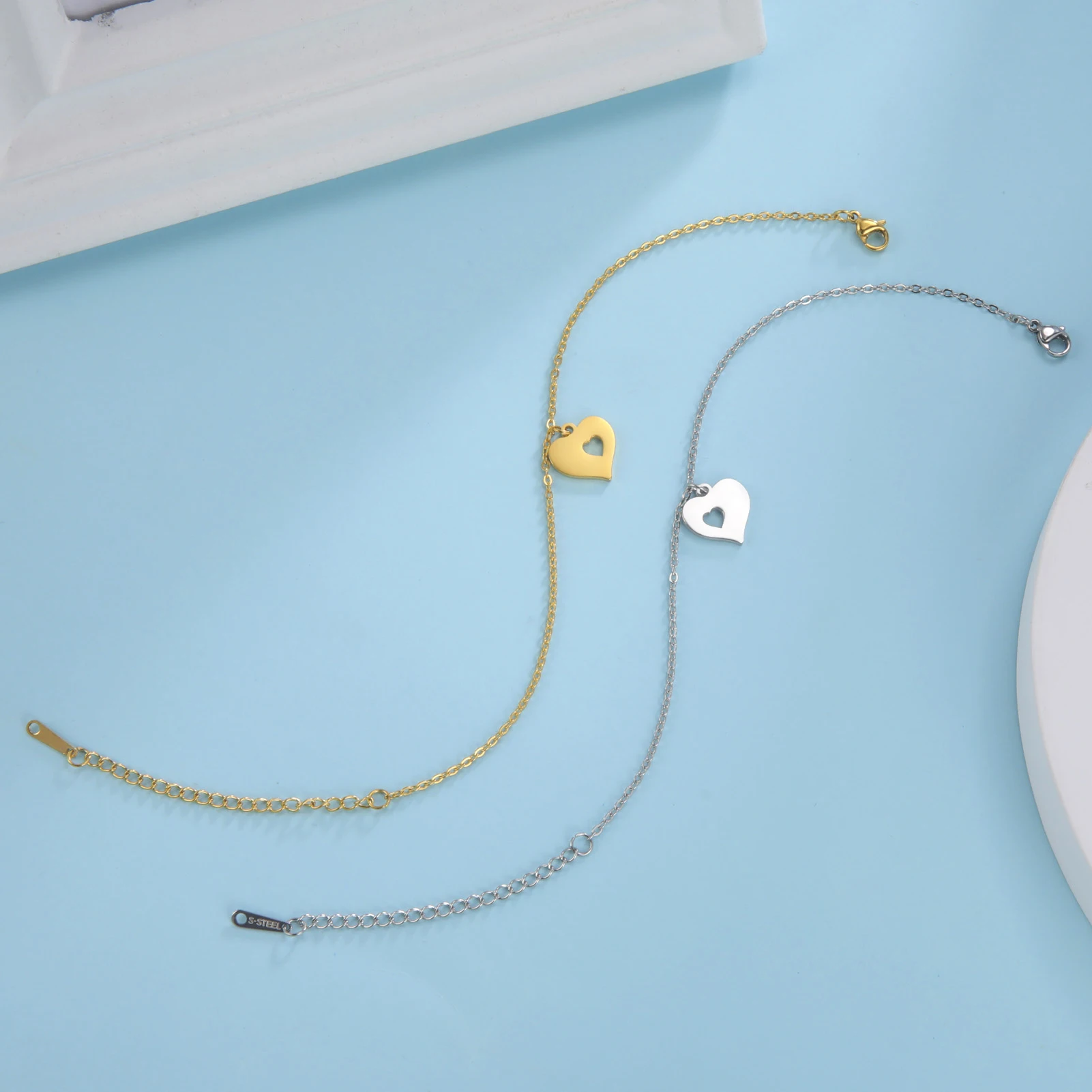 Kkjoy Modische Goldfarbene Edelstahl-Fußkettchen mit Rundem Hohlem Herz für Damen, Schmuckgeschenk für Frauen, Großhandel – Detail 6