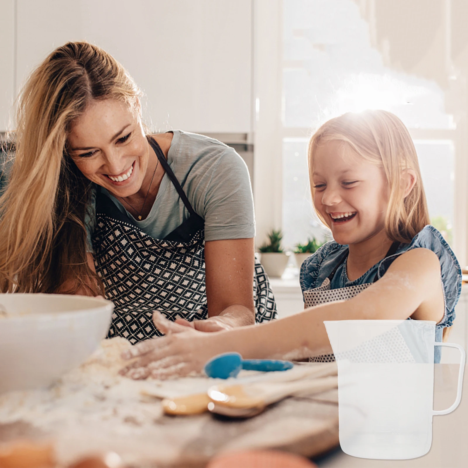 

1 set Plastic Measuring Cups Transparent Graduated Jug With Handle Baking Tool Water Scale Spout Practical