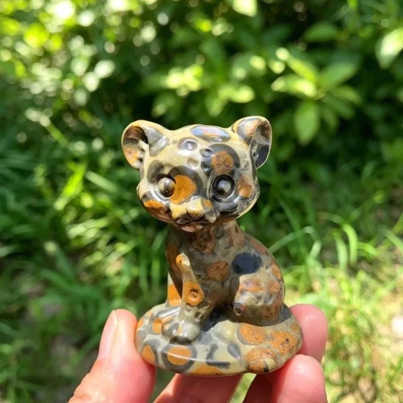 Natural Leopard Stone Carving Sitting Leopard Home Outdoor Decorative Sculpture Gift Spotted Pattern Stone Graduation Gifts