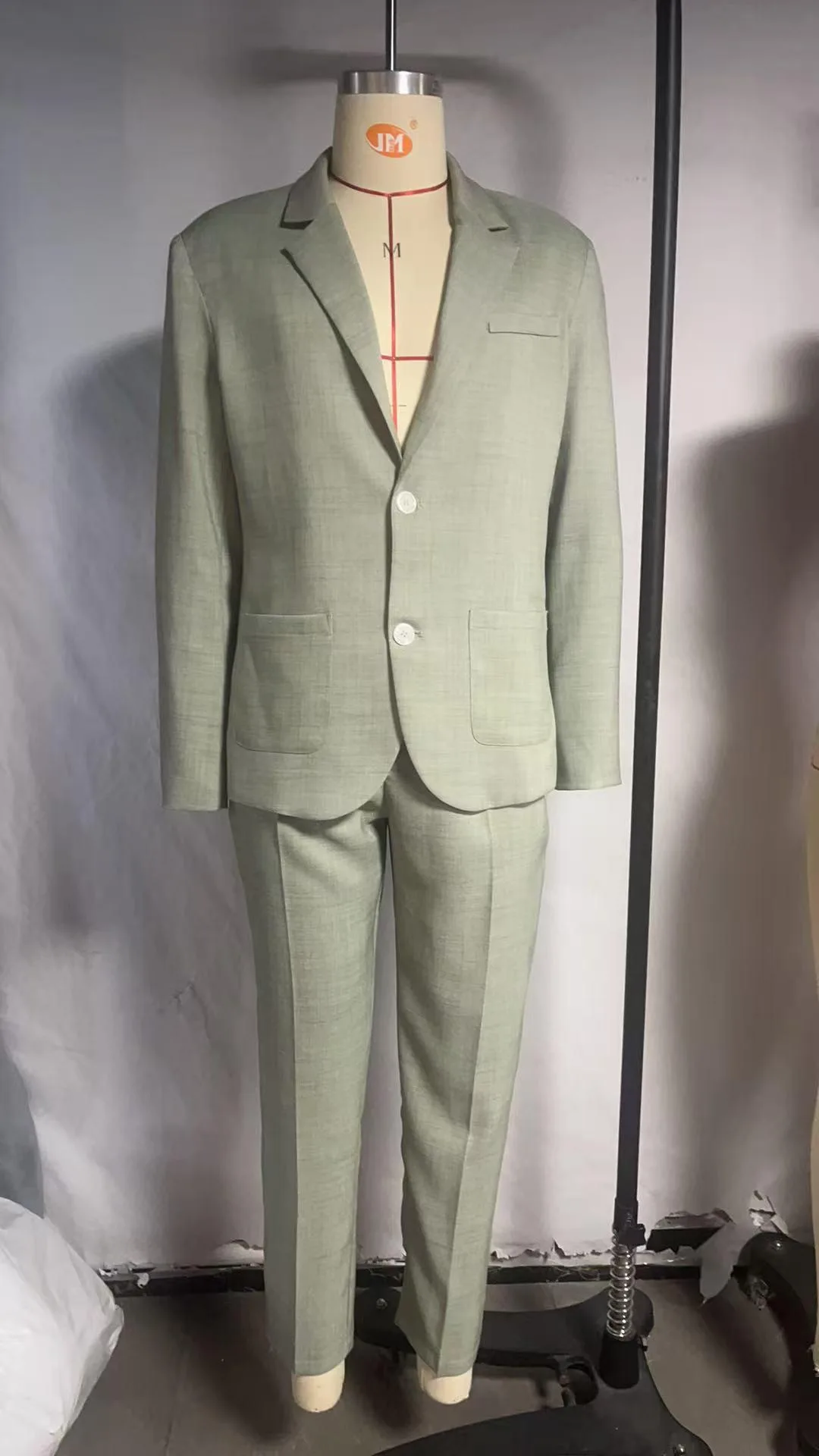 Picture 6: Fall Men's Two-piece Suit Set: A Green Business-casual Jacket Paired with Slacks, Perfect for Weddings and Parties.