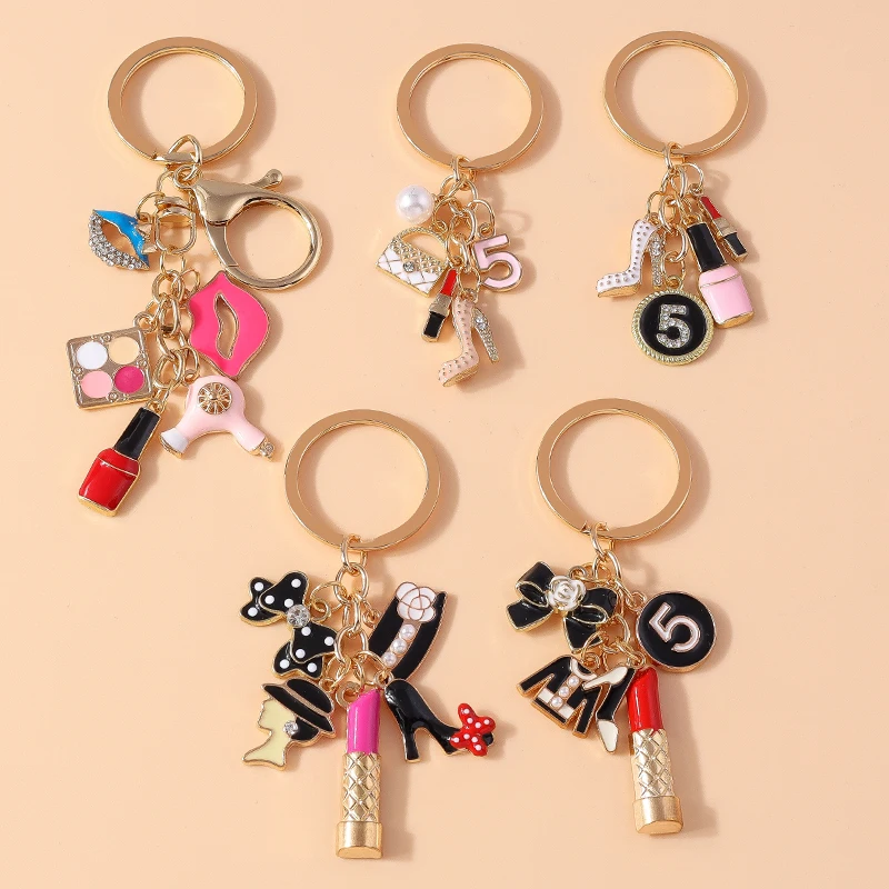 LLavero de maquillaje a la moda para mujer, lápiz labial esmaltado, llaveros con colgante de tacones altos para mujer y hombre, llavero colgante para bolso con llave de coche, regalos