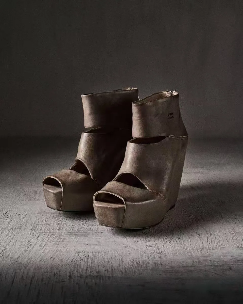 Summer New Women's Vintage Grey Distress Leather Cutout Wedge Platform Ankle Boots Peep Toe Back Zipper Gothic Fashion Sandals