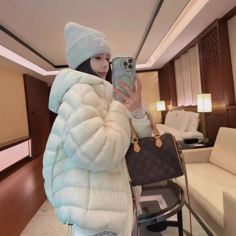 

2025 Premium Quilted Down Jacket, Korean Oversized Hooded Lightweight Coat for Women Winter Wear