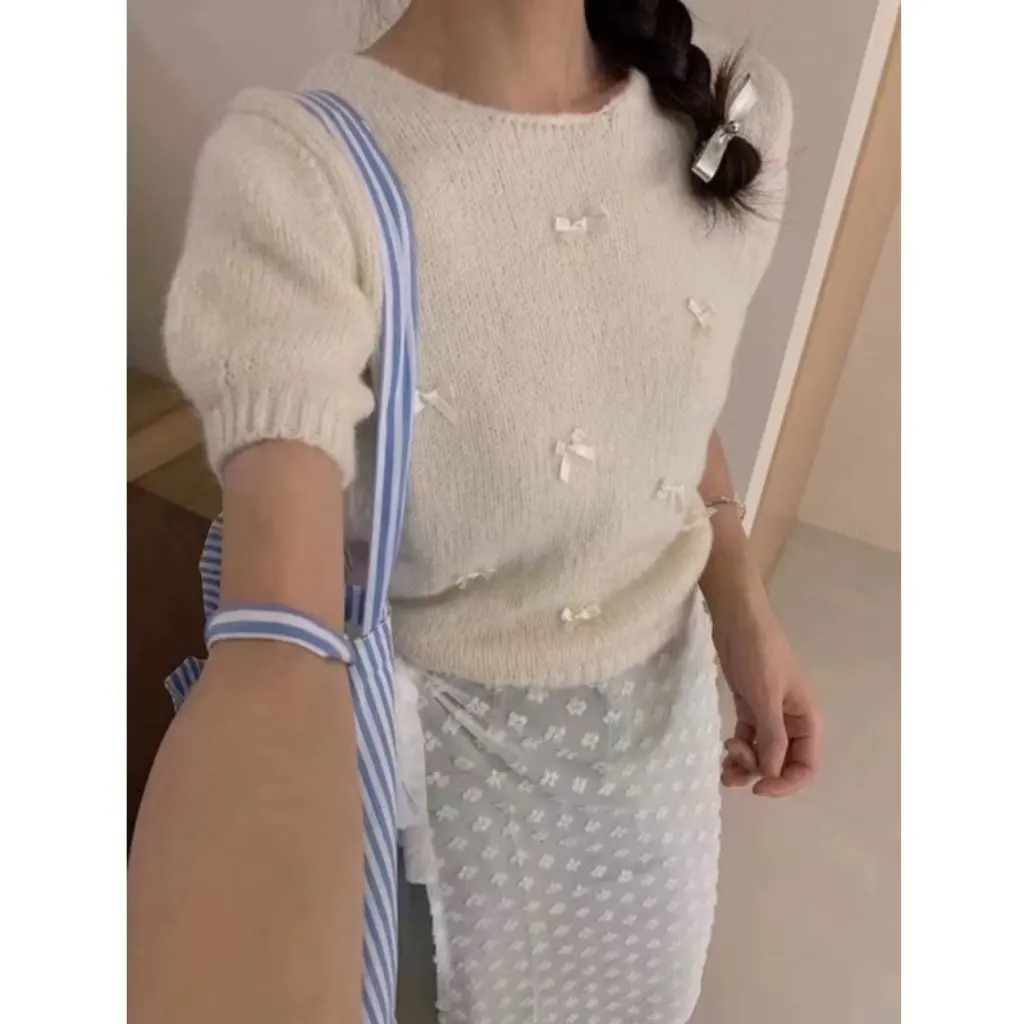 

Korean Chic Women's Short-Sleeved round Neck Knitwear with Small Bow Spring Summer Sweet Soft Waxy Puff Sleeve Top
