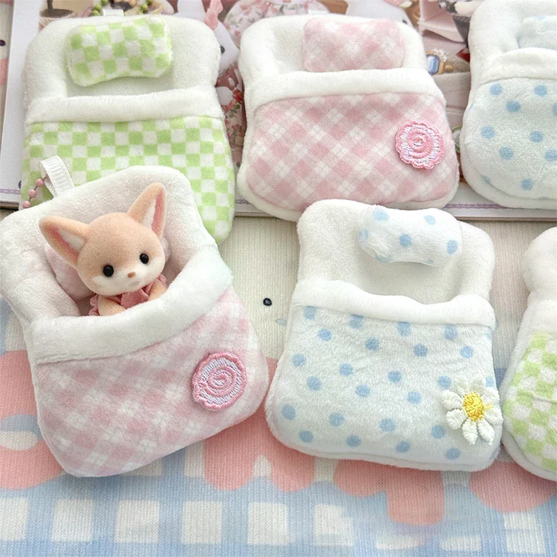 Charming Mini Plush Anime Doll with Four-Leaf Clover Sleeping Bag Quilt