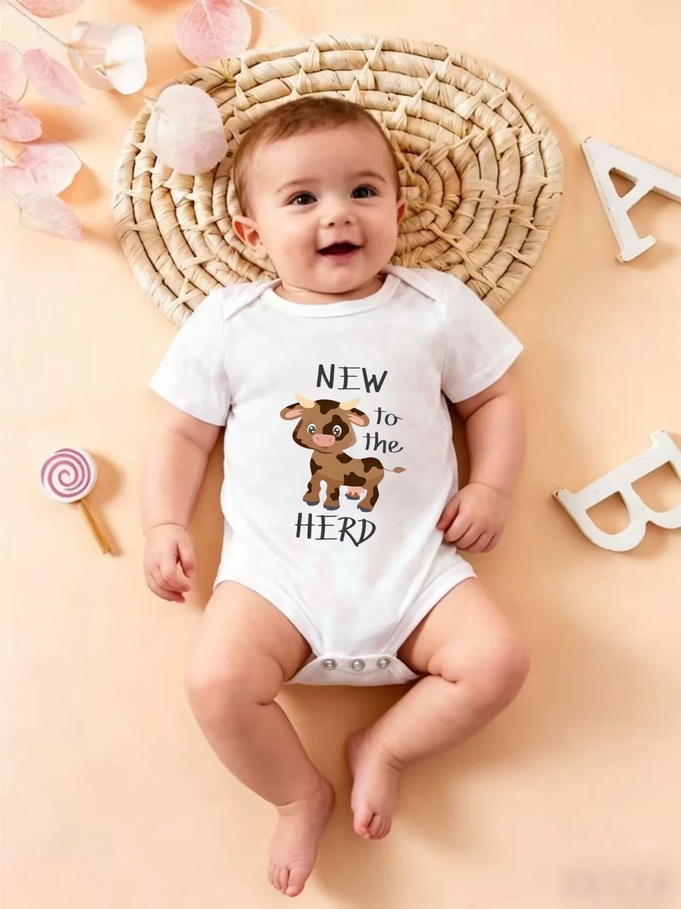 Farm Calf New Arrival Printed Cute Baby Triangle Romper, Stylish and Casual One-Piece Outfit. Suitable for Daily Crawling