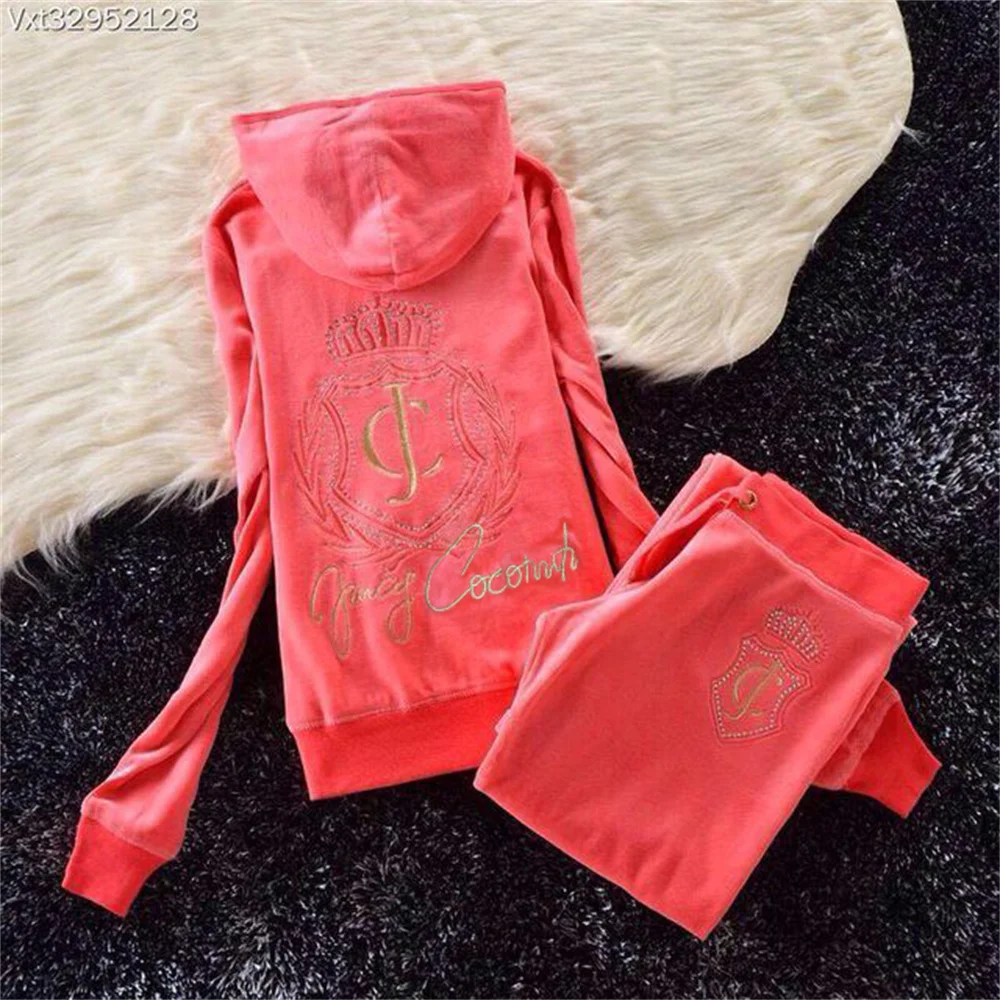 Winter Velvet Tracksuit Designer New Hooded Suit Casual Women's Embroidered Three-Dimensional Pattern Hooded Top + Warm Trousers