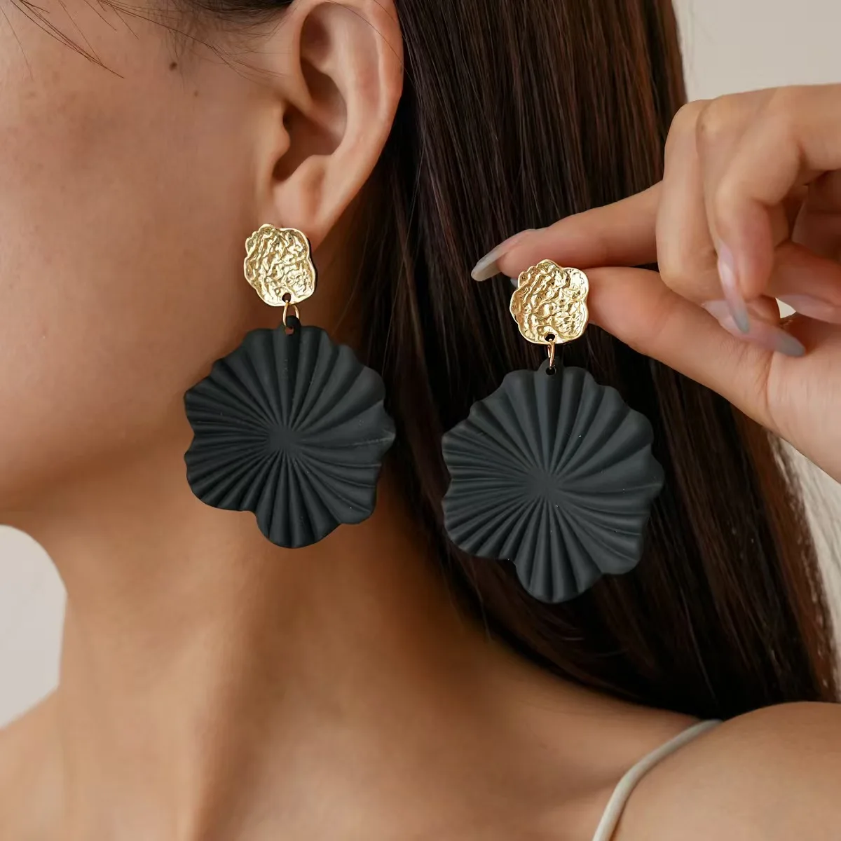 European and American elegant black flower earrings with exaggerated temperament, fashionable earrings for women, personalized a