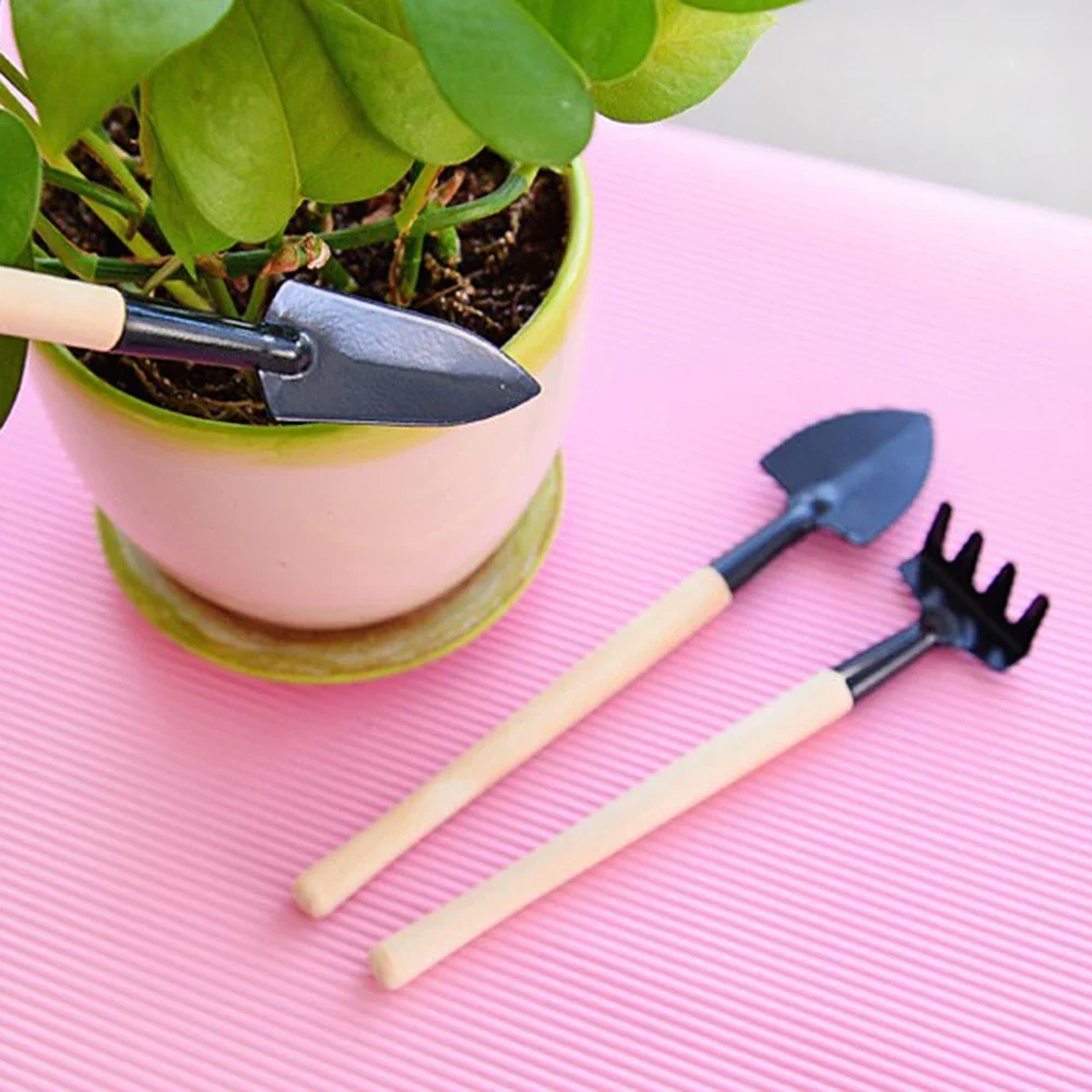 Small-Scale Garden Tool Set 3-Piece For Container Plants Herb Gardens And Window Boxes Featuring Shovel Rake And Spade Design