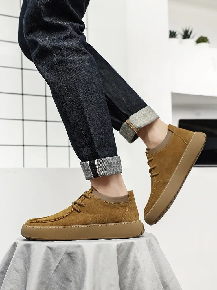 

2025 Новые модные ботинки, мужская обувь, повседневная обувь ручной работы в стиле ретро, ботильоны на шнуровке, низкие мужские туфли из коровьей замши