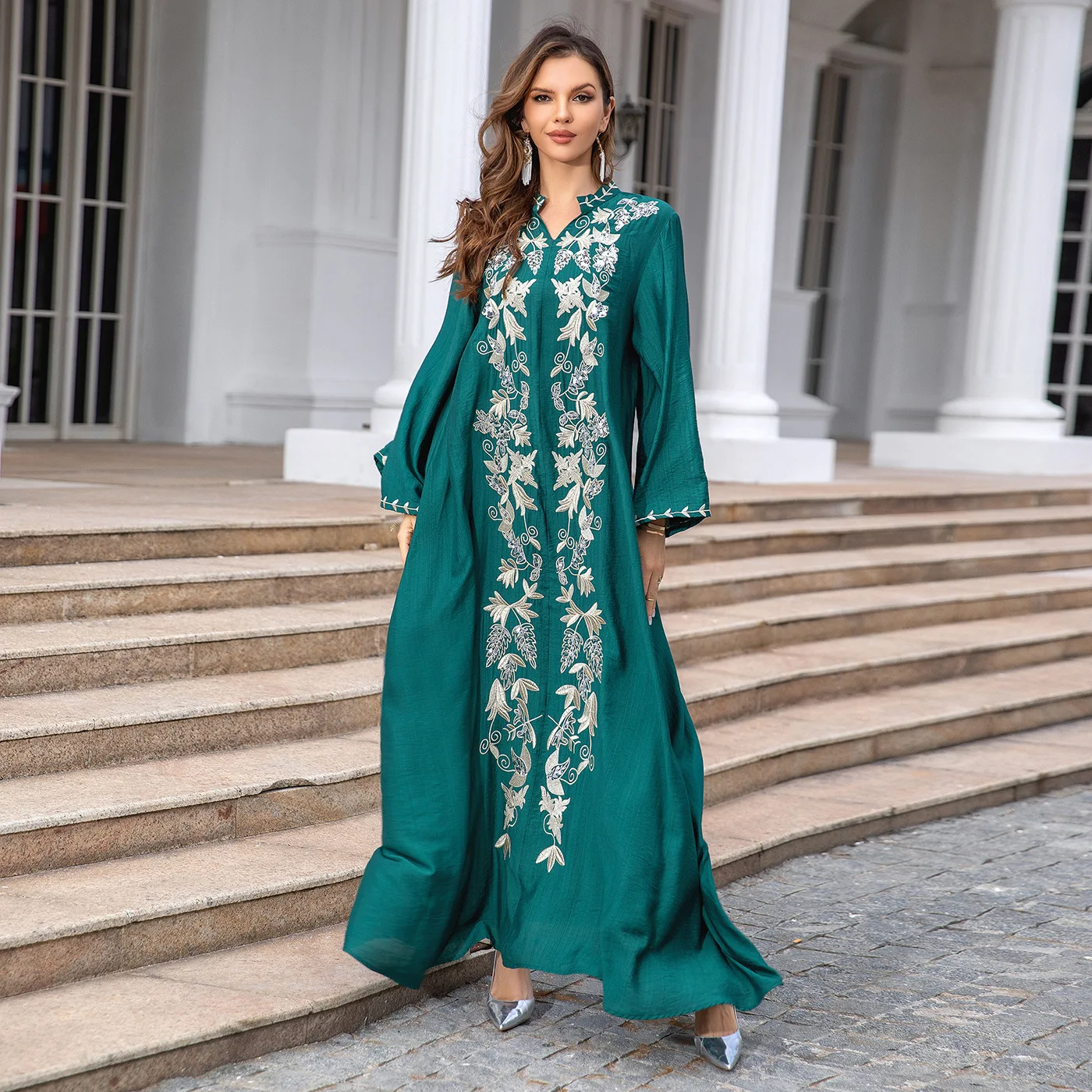 Muslim Long Dress Dubai Middle East Robe Women's Abaya Embroidered Dress Elegant Temperament Evening Dress 2025 Spring New Item