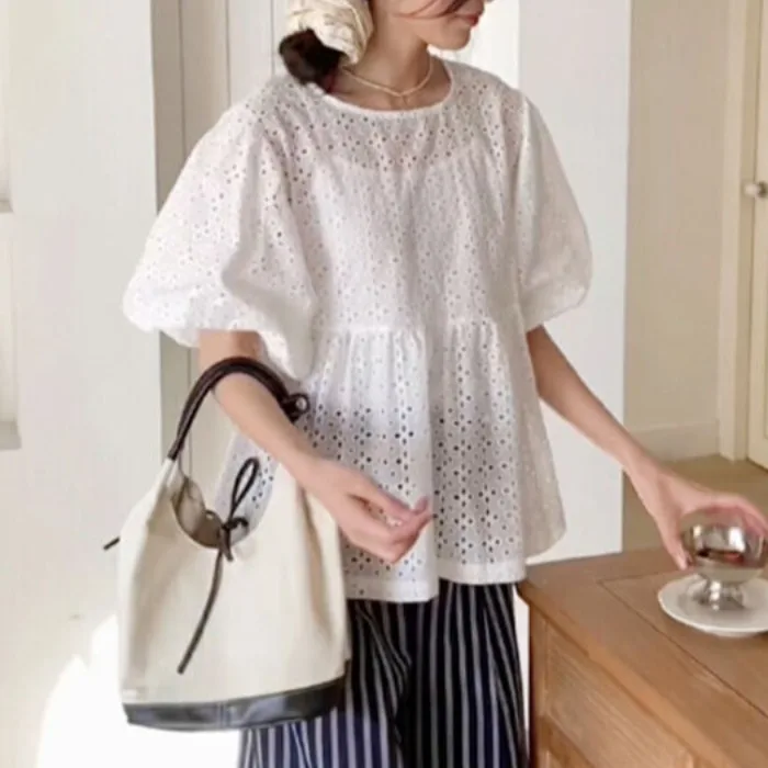 

Chic Fashionable Bubble Sleeve Lace Embroidery Pleated Hollow out round Neck Shirt Women's Summer French Style Top