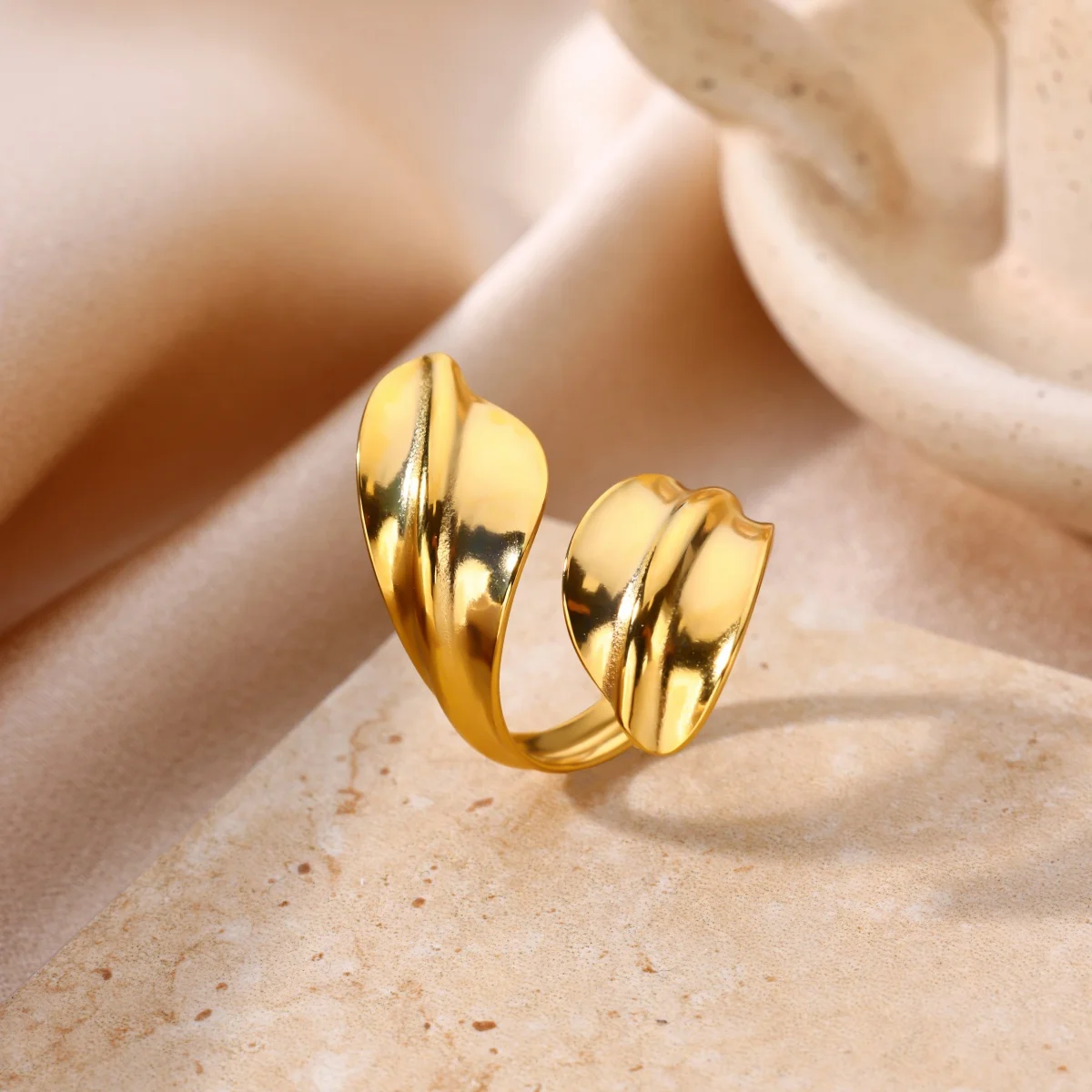 Verdrehte Doppelblatt-Ringe für Damen, vergoldeter Edelstahl, geometrischer Blatt-Ring, verstellbar, trendiger Partyschmuck, Geschenk