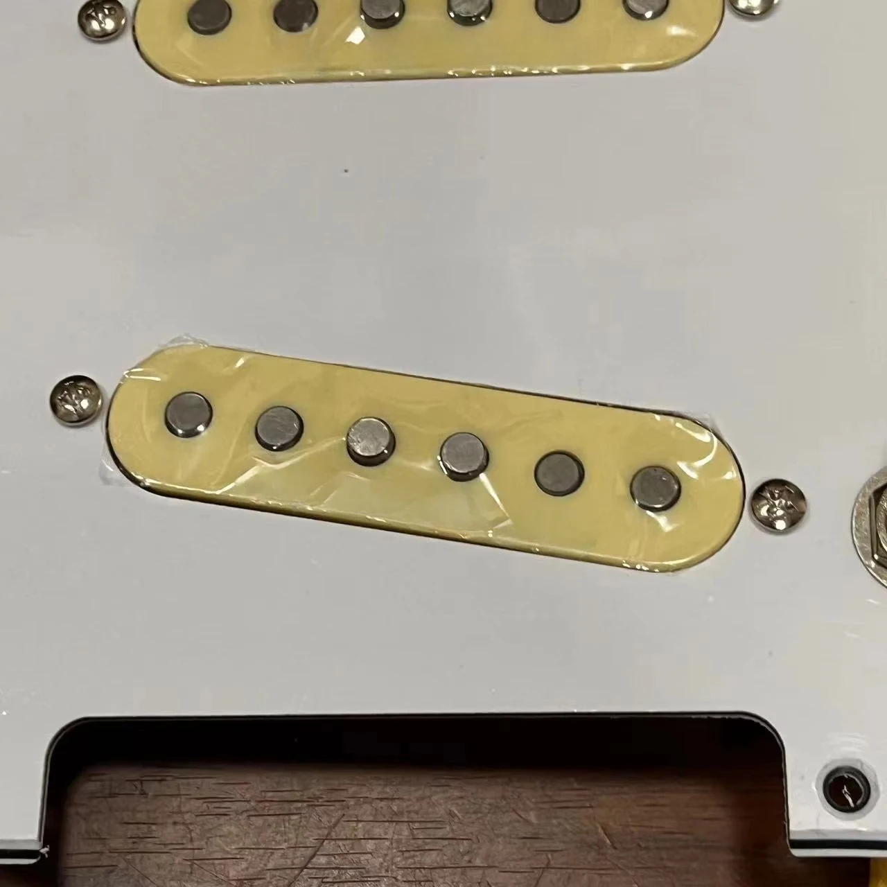 Upgrade prewired loaded ST pickguard SSS Guitar Pickups Yellow Pickup Multi Switch Professional Guitar Parts