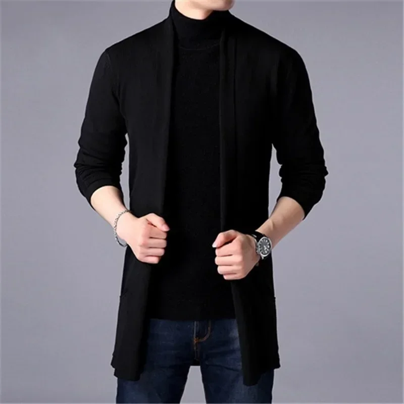 Cardigan lungo da uomo alla moda coreana Primavera Autunno Maglioni da uomo casual quotidiani Maglione lavorato a maglia kaki con tasca Semplice vestibilità slim