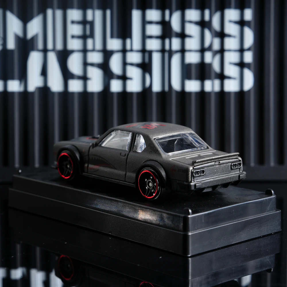 Auto in Metallo Pressofuso con Motivo Squalo - Scala 1:64, Modello da Corsa, Veicolo Giocattolo a Retrocarica, da Collezione per Appassionati di Auto e Bambini