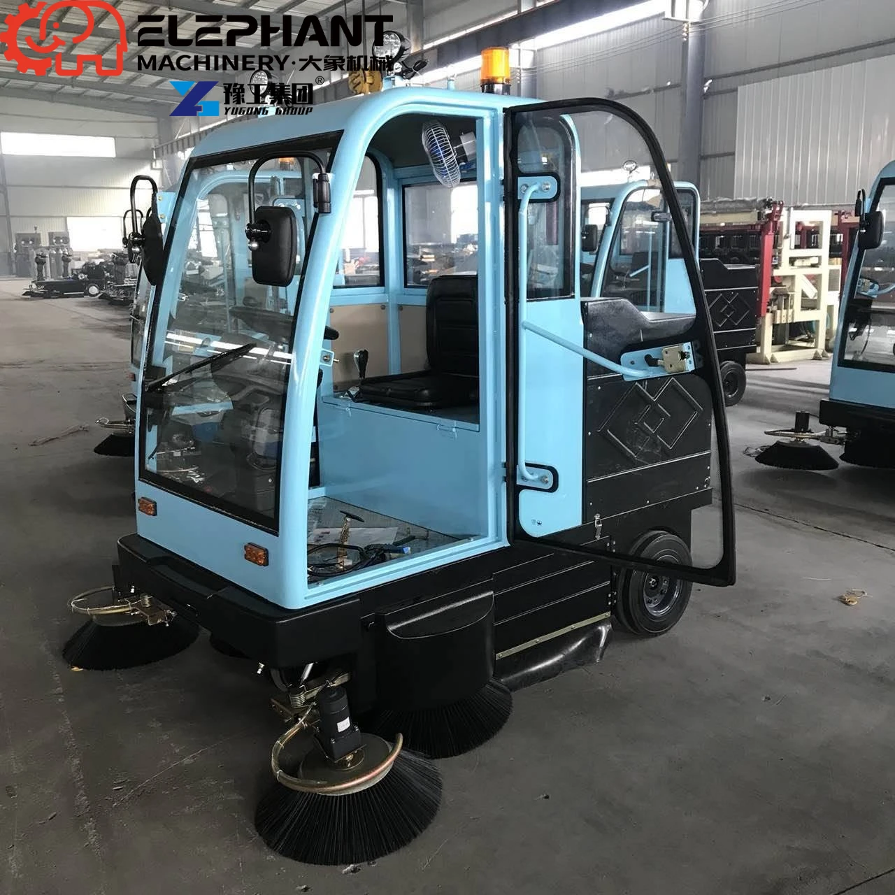 Hot Item New Energy Ride On Road Sweeper Energy Saving Low Decibel Multifunctional Industrial Commercial Floor Sweeper