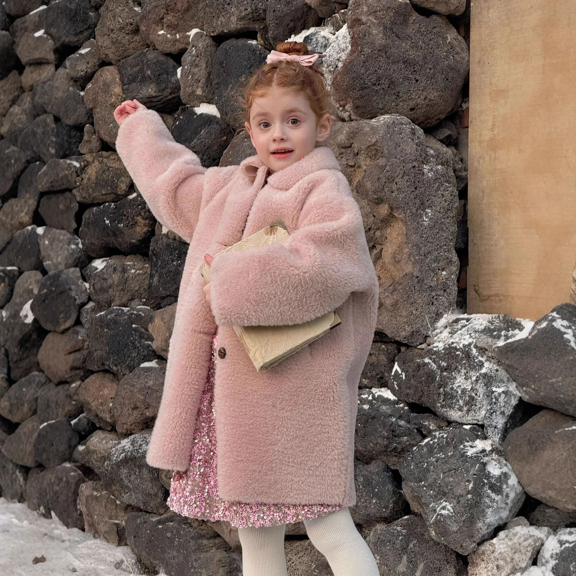 

Цельное пальто с розовым мехом для девочек, осень-зима 202, новое длинное пальто с отложным воротником для девочек, теплое зимнее пальто, универсальное