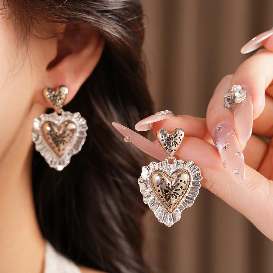 New Gold Silver Color Ruffled Edge Heart Dangle Earrings for Women Carved Pattern Drop Earrings Party Retro Jewelry Festival K