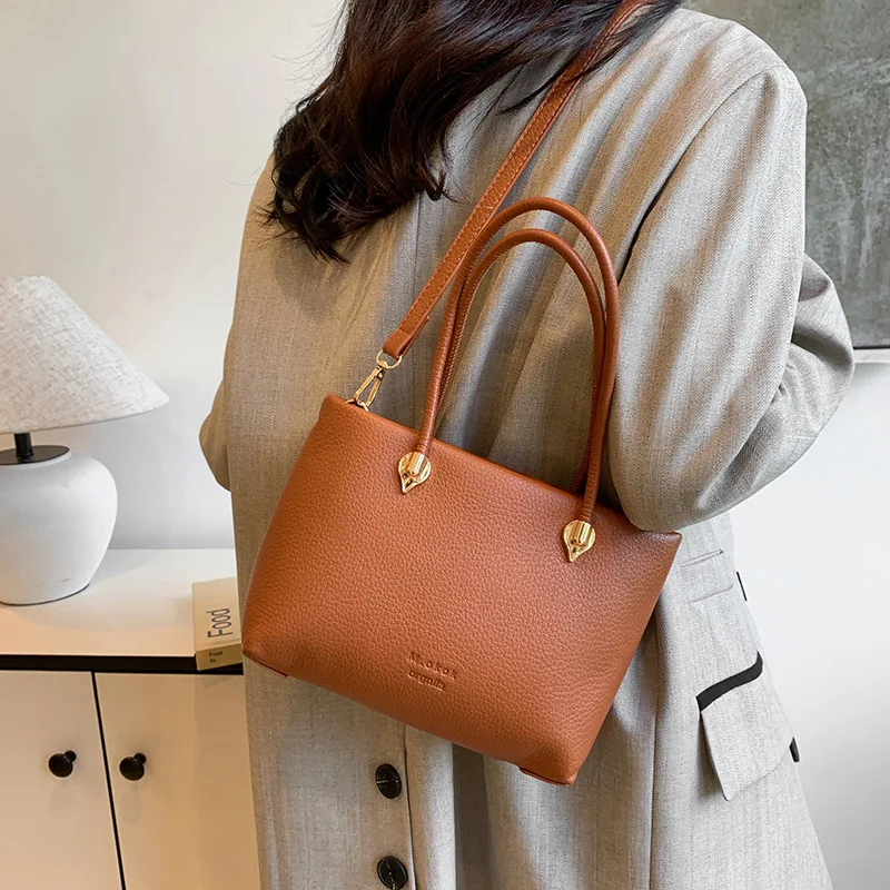 

Stylish Lychee Pattern Messenger Bag for Women 2025 Trendy Soft Leather Commuter Shoulder Bag Practical Handbag