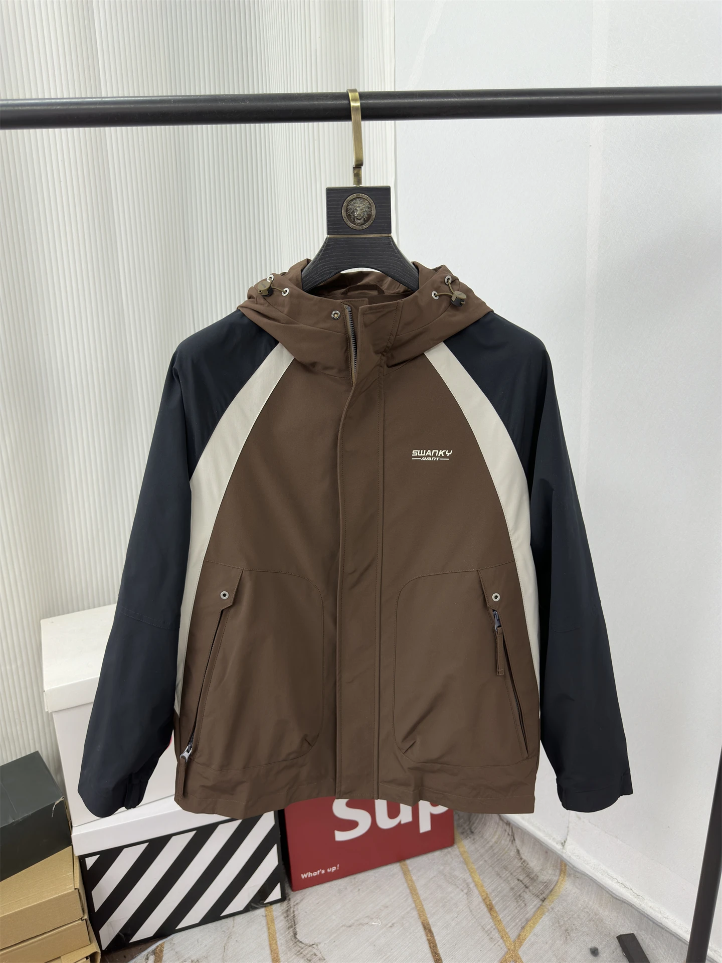 

Модная мужская функциональная куртка с капюшоном для активного отдыха, весенняя, с цветными блоками, из полиэстера, с длинными рукавами, на молнии