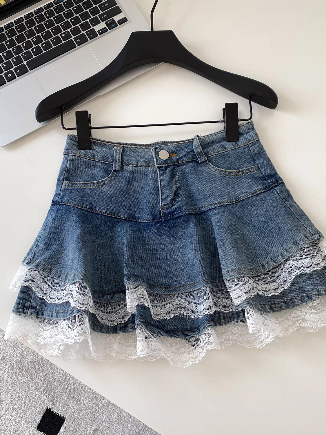 

Retro Denim Sweet Half Skirt Women's Lace Trim Splicing A-Line Cake Skirt Slimming Pleated Commute Short Skirt