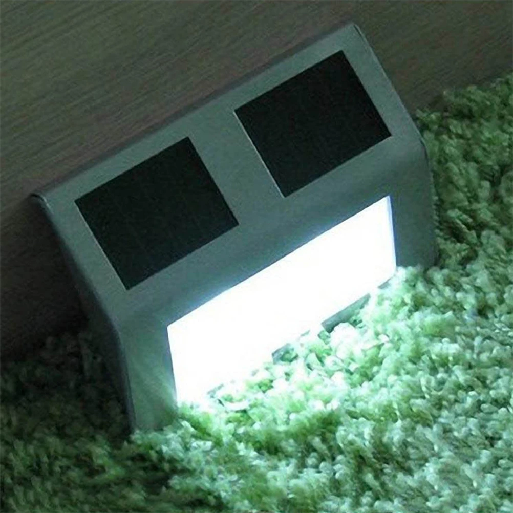 Lampione stradale solare Durevole a lungo uso in acciaio inossidabile 1200mAh Passerelle Cortili Percorsi Illuminazione ad energia solare per esterni