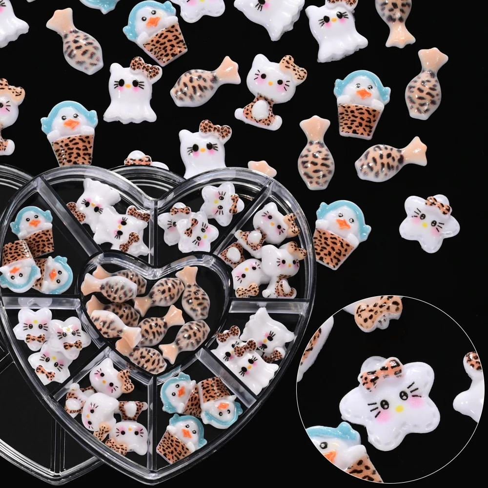 6/9 กริด/กล่องผสม 3D เสือดาว Hello Kitty เล็บ Charms Kawaii Love-heart Kitty Cat Nail Art Flatback เรซิ่น KT แมวเล็บอะไหล่ &*