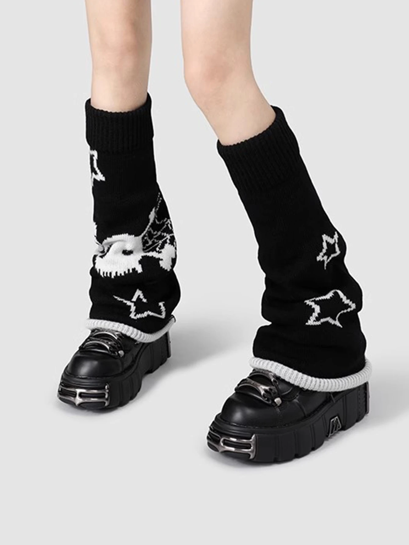 Vintage Autumn Winter Japanese Skeleton Element Leg Warmers Subculture Y2k Slimming Student Pile Socks Front and Back 2 Wearing