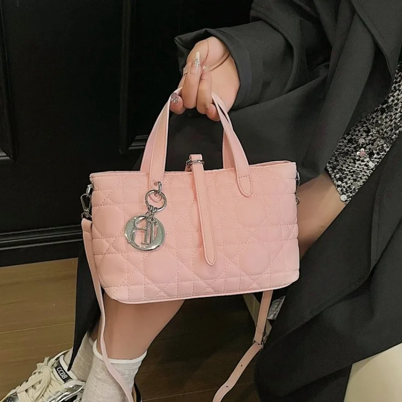 حقيبة كروس نسائية قابلة للتعديل مناسبة للتخصيص لأنواع الجسم المختلفة والارتداء متعدد الاستخدامات