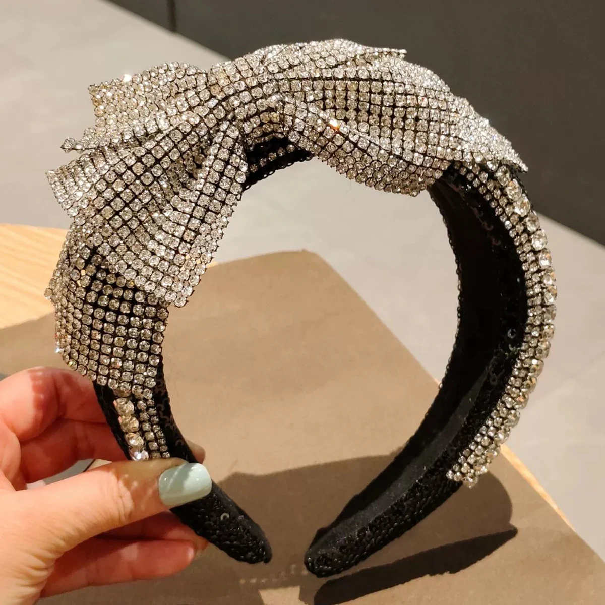 

Crystal Bowknot Headband Green Red Hair Accessories Ponytail Hair Ornament Wide Bow Hairbands Women Outdoor Headwear Head Hoop