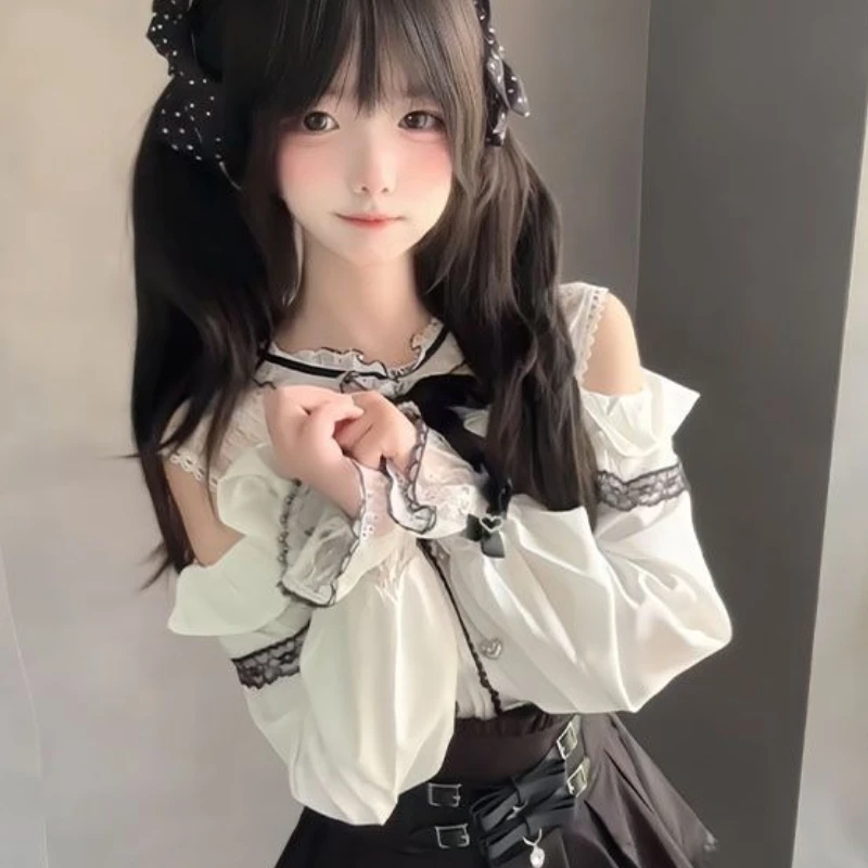 日本のゴシックY2Kロリータスタイルセット 女性用スイートレースオフショルダーフリル長袖ボウシャツハイウエストスリムミニスカートスーツ