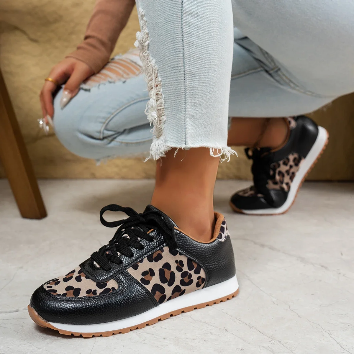 Zapatos deportivos cómodos con cordones para mujer, calzado informal de suela gruesa con estampado de leopardo de corte bajo, talla grande, primavera/otoño