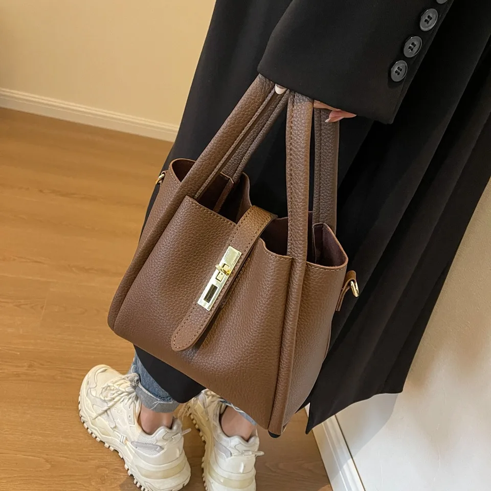 

Vegetable basket handbag women's 2025 new autumn and winter retro fashion bucket bag high-end niche messenger bag