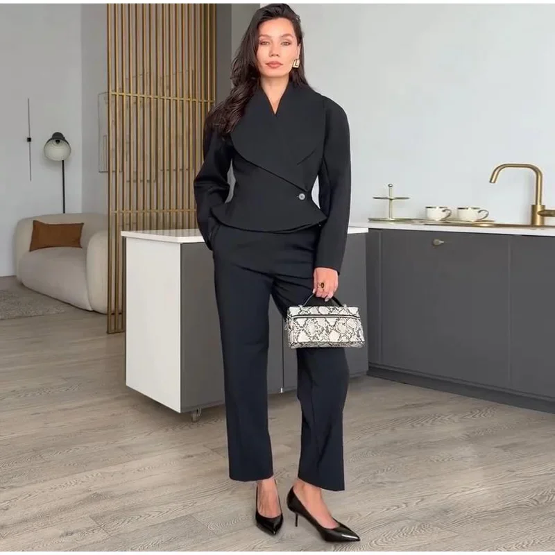 Damen-Hosen-Sets, V-Ausschnitt, Langarm, Taillenbetonende Asymmetrische Mäntel, Hochgeschnittene Plissierte Hosen, Schicke Büro-Outfits für Damen, Neuheiten – Detail 2