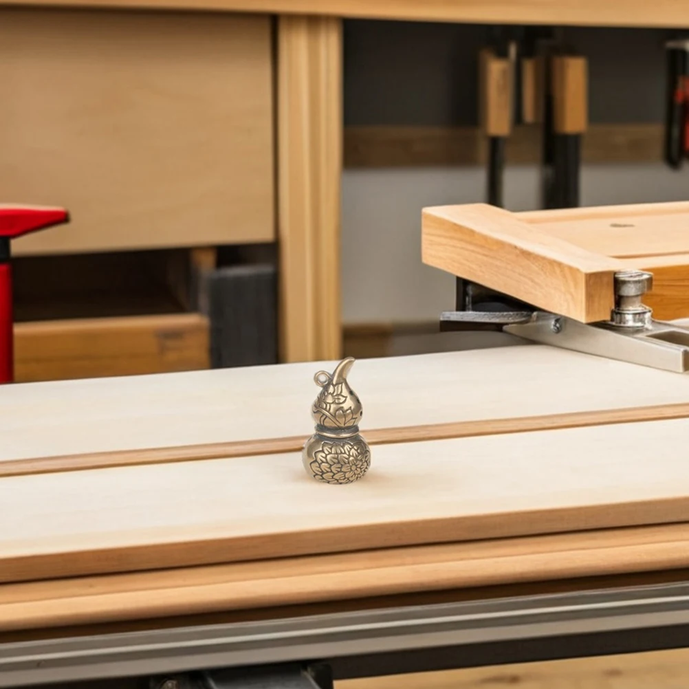 

2pcs Brass Gourd Pendant Chinese Style Vintage Feng Shui Amulet Jewelry Making Accessories Durable Hollow Luck Prosperity Charm