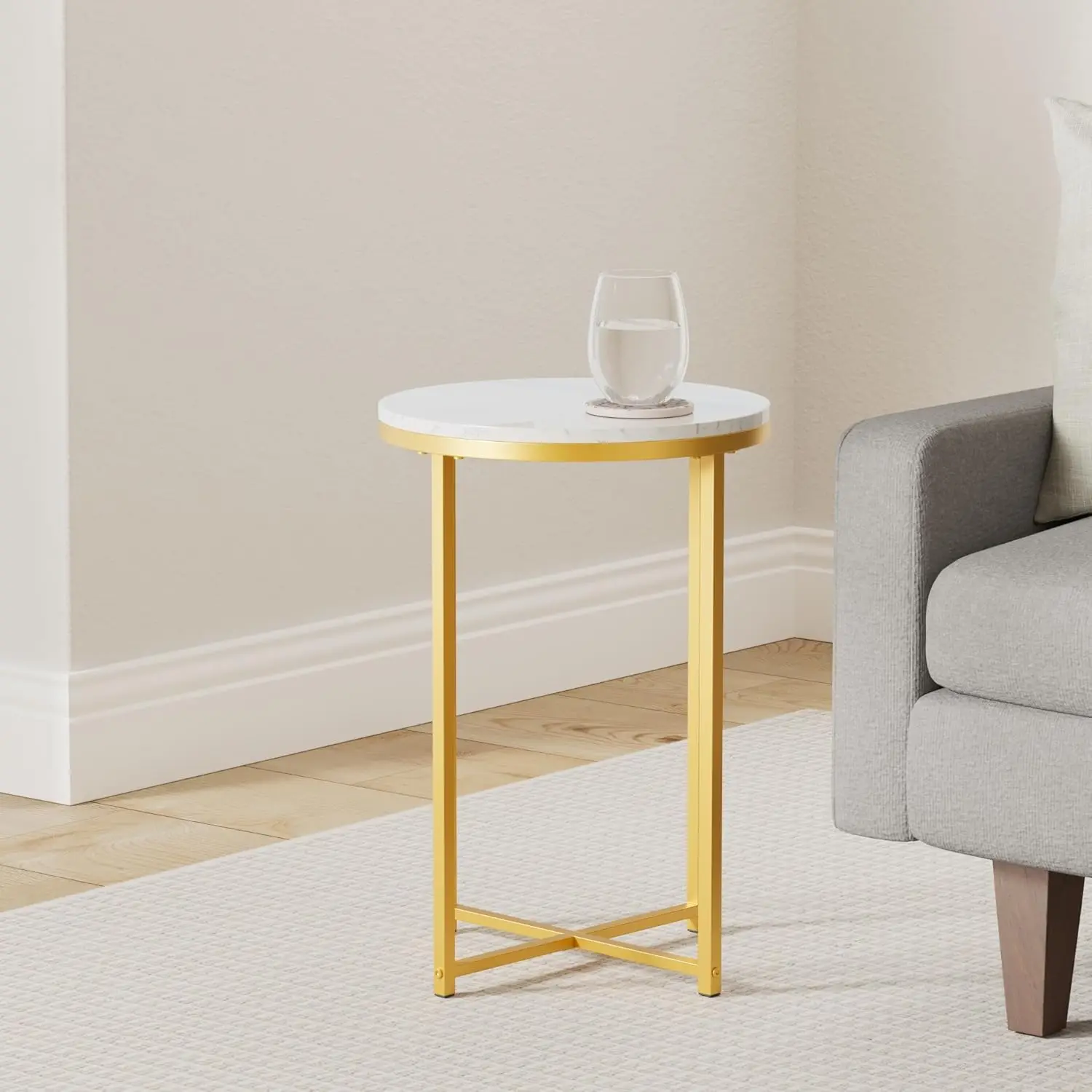 طاولة مستديرة طاولة أريكة رخامية اصطناعية ، طاولة جانبية مميزة بإطار معدني ، منضدة ذهبية حديثة ، طاولة قهوة طويلة لغرفة المعيشة